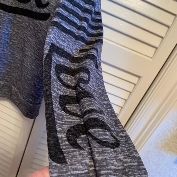 Thrill 94 Pullover Top Sweatshirt Words (Love) - Picture 3 of 6